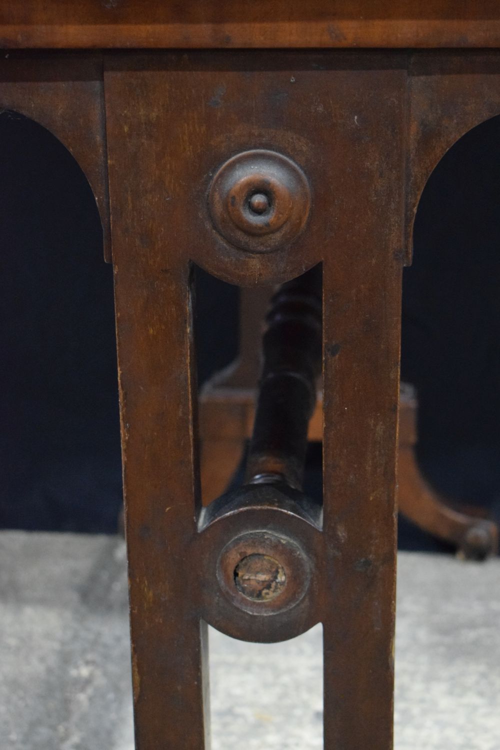 A 19th Century Mahogany side table with spreader on castors 75 x 91 x 48cm. - Image 9 of 10