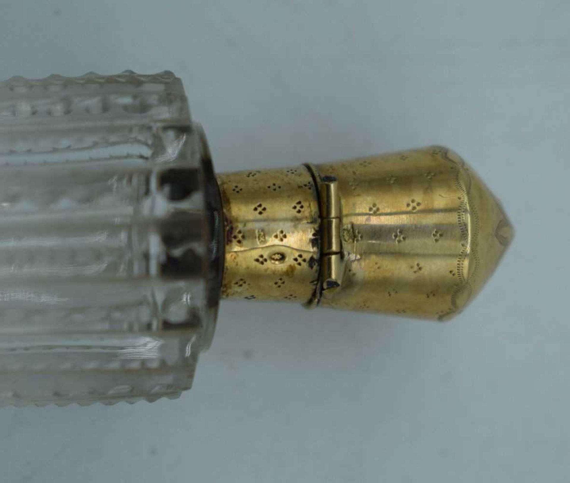 A 14CT GOLD AND GLASS SCENT BOTTLE. 43 grams. 8.75 cm x 2.75 cm. - Image 3 of 3