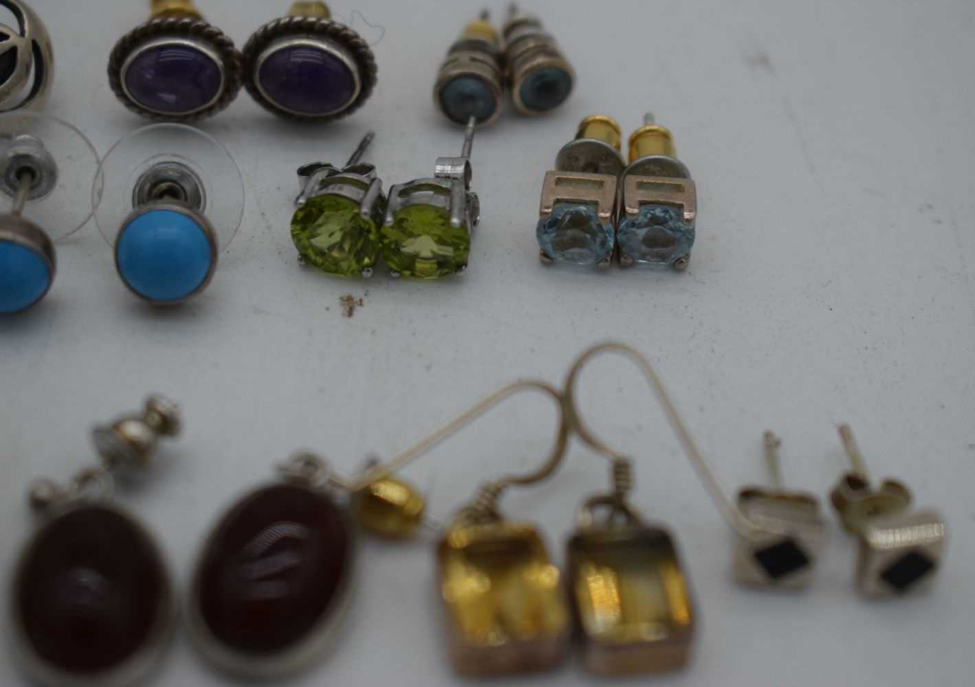 ASSORTED EARRINGS. 32 grams. (qty) - Image 3 of 3