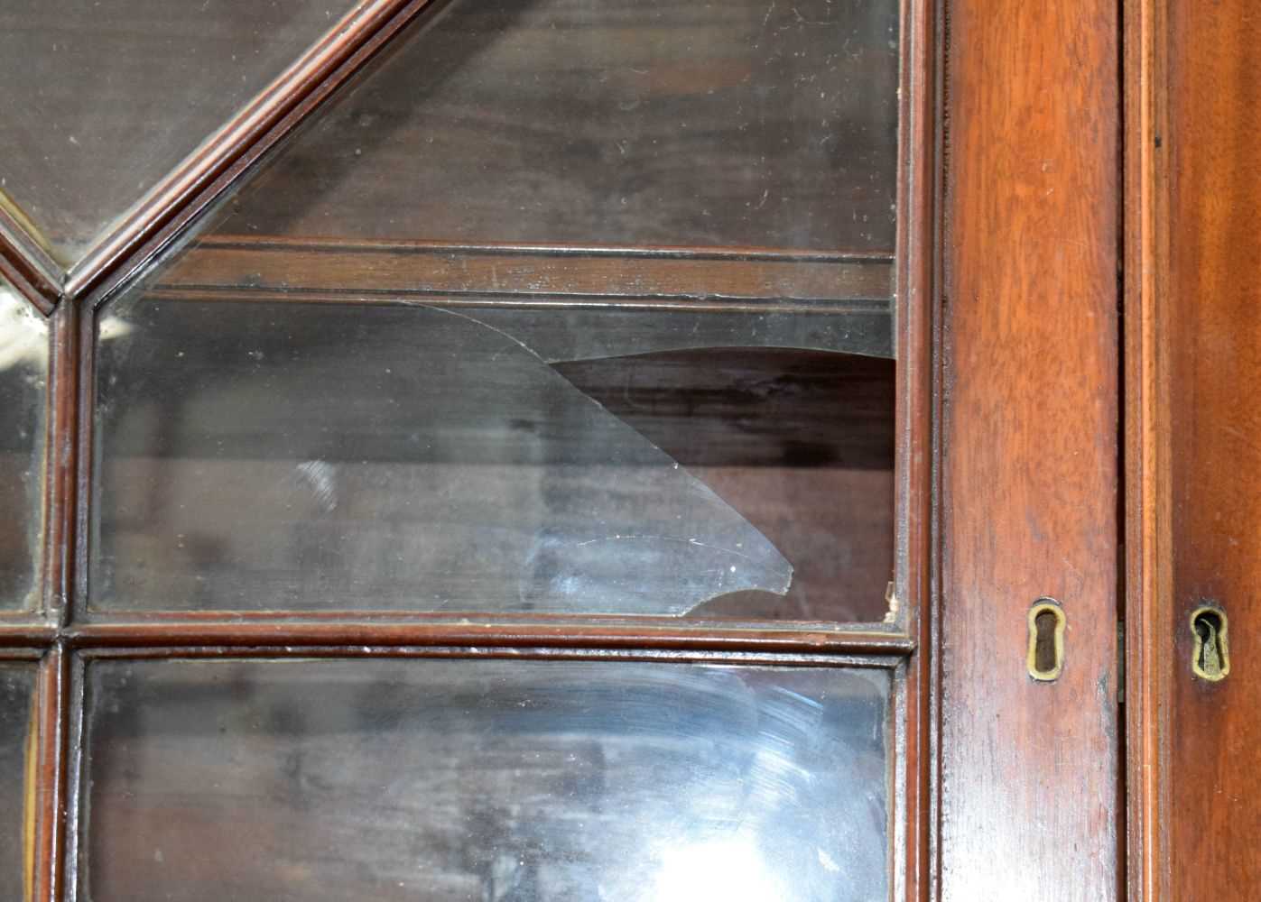 A Georgian Mahogany Secretaire glazed bookcase 230 x 115 x 55 cm. - Image 9 of 16