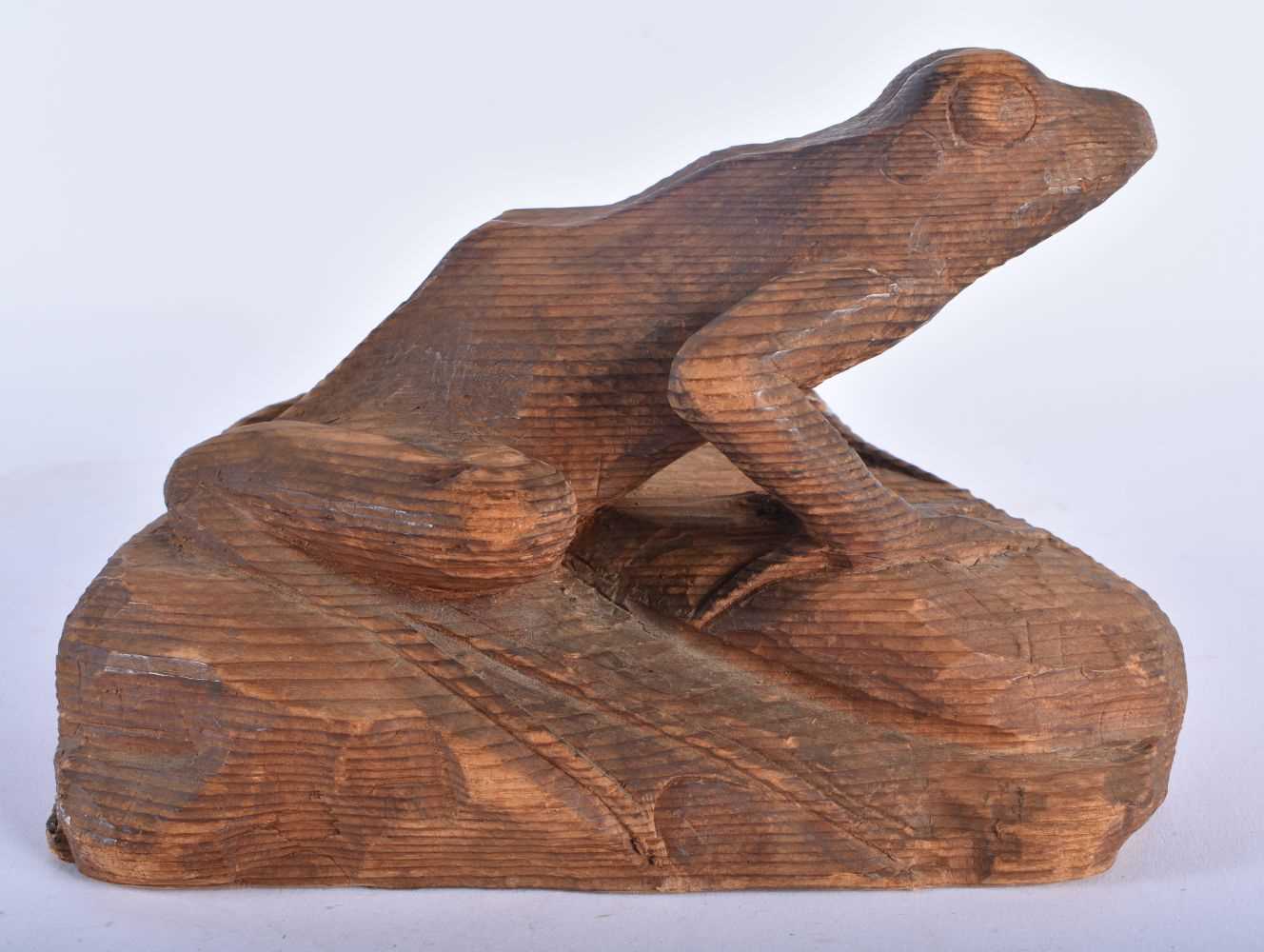 A MOUSEMAN STYLE CARVED PINE FIGURE OF A FROG. 20 cm x 14 cm. - Image 3 of 5