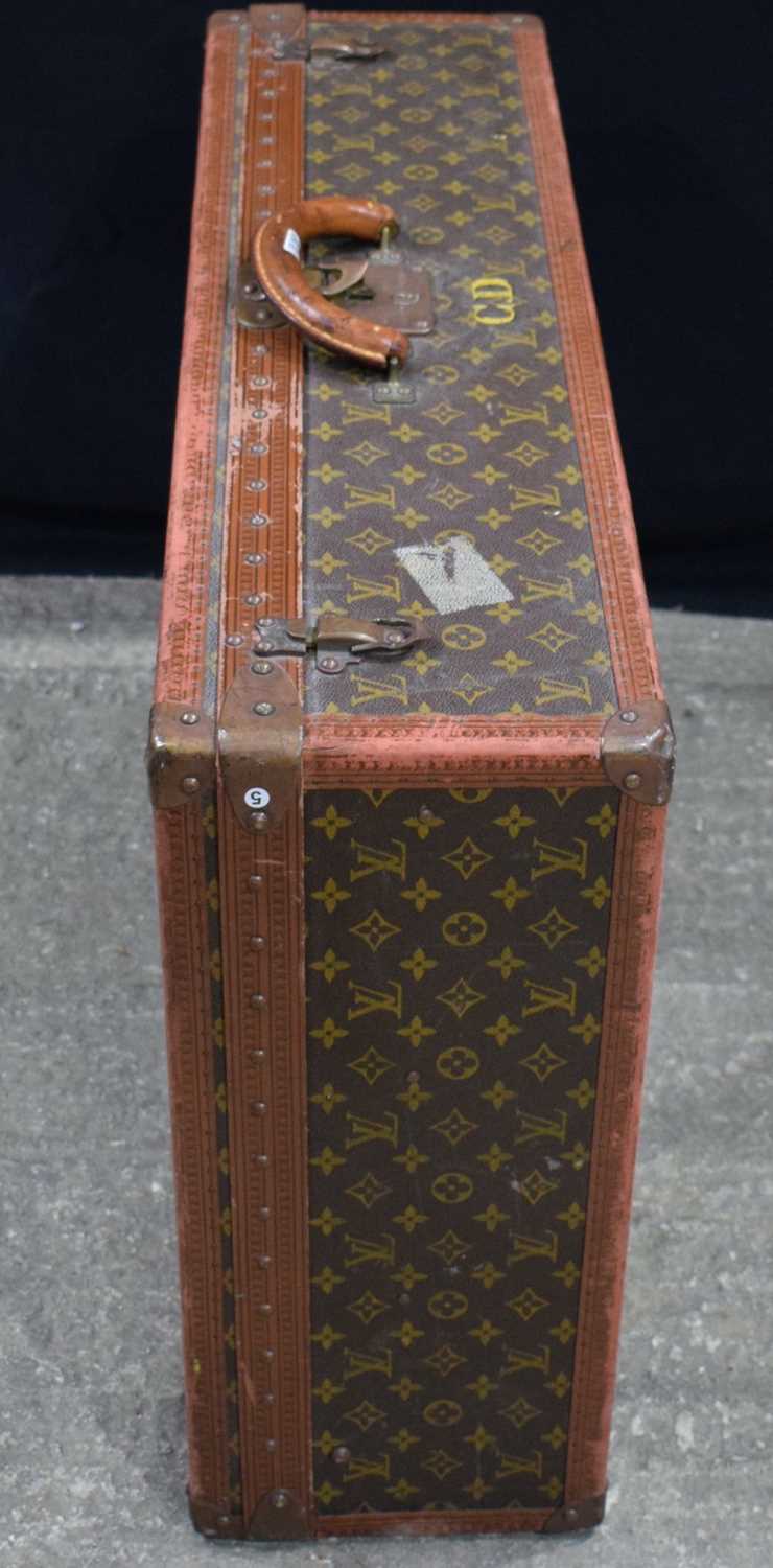 A Louis Vuitton suitcase 22 x 81 x 52 cm. - Image 3 of 16