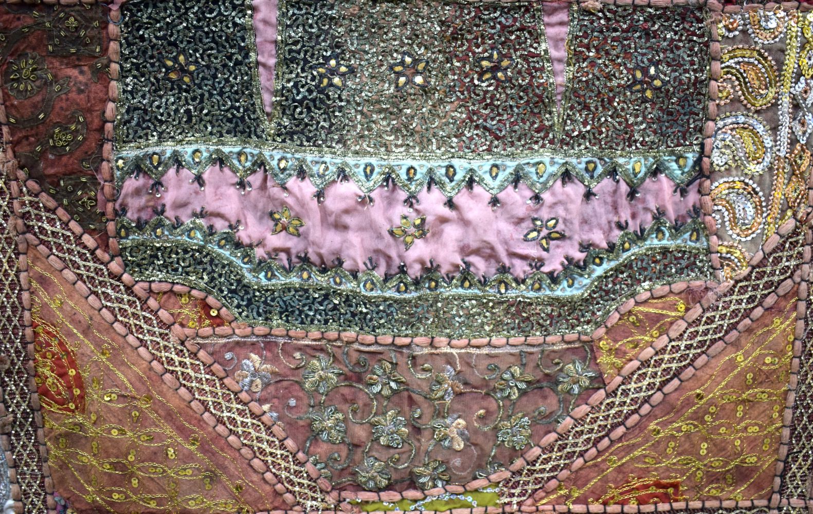 An Indian metal thread fabric 14 x 99 cm - Image 14 of 16