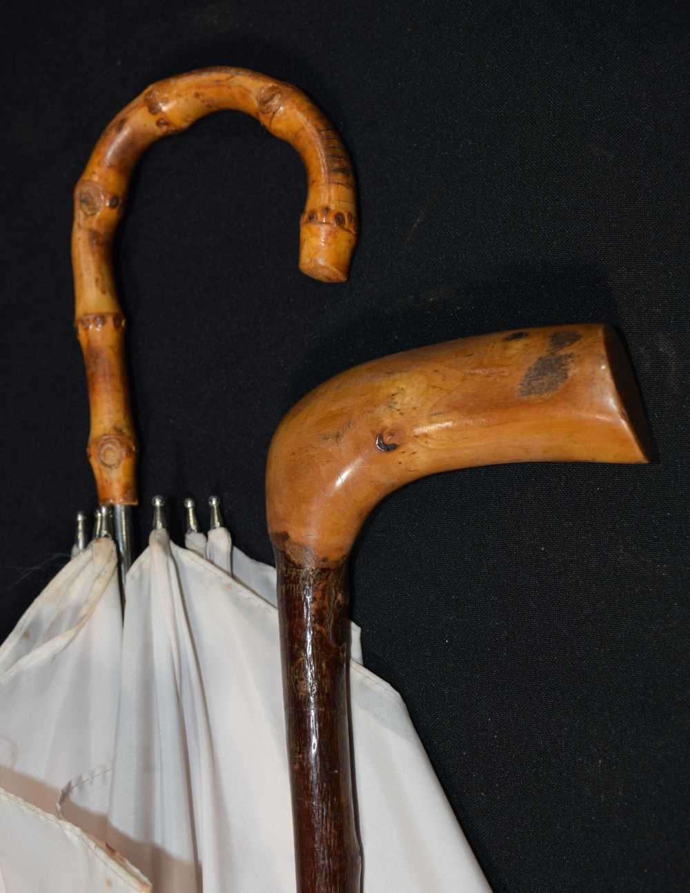 A collection of Vintage Shooting stick seats, canes and a Parasol 99 cm (11) - Image 5 of 12