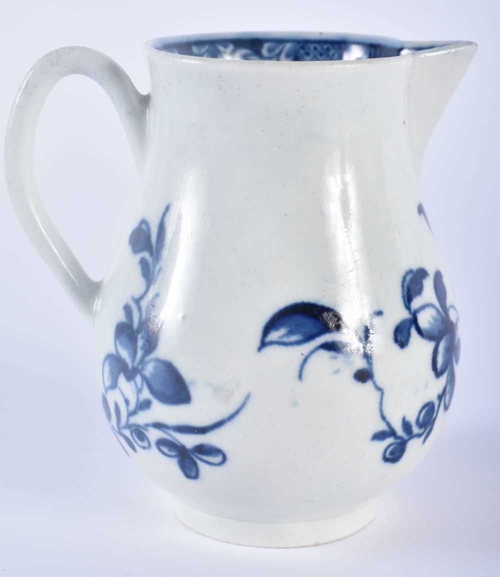 AN 18TH CENTURY WORCESTER BLUE AND WHITE PORCELAIN SPARROW BEAK JUG painted with floral sprays. 9 cm - Image 2 of 4