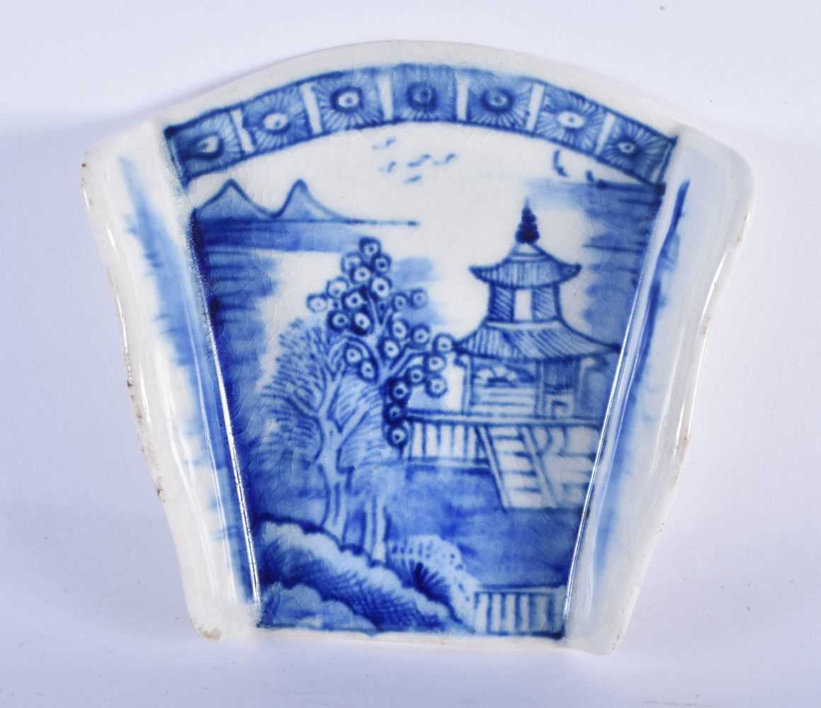 AN 18TH CENTURY DERBY BLUE AND WHITE PORCELAIN ASPARAGUS SERVER. 8 cm x 8 cm.