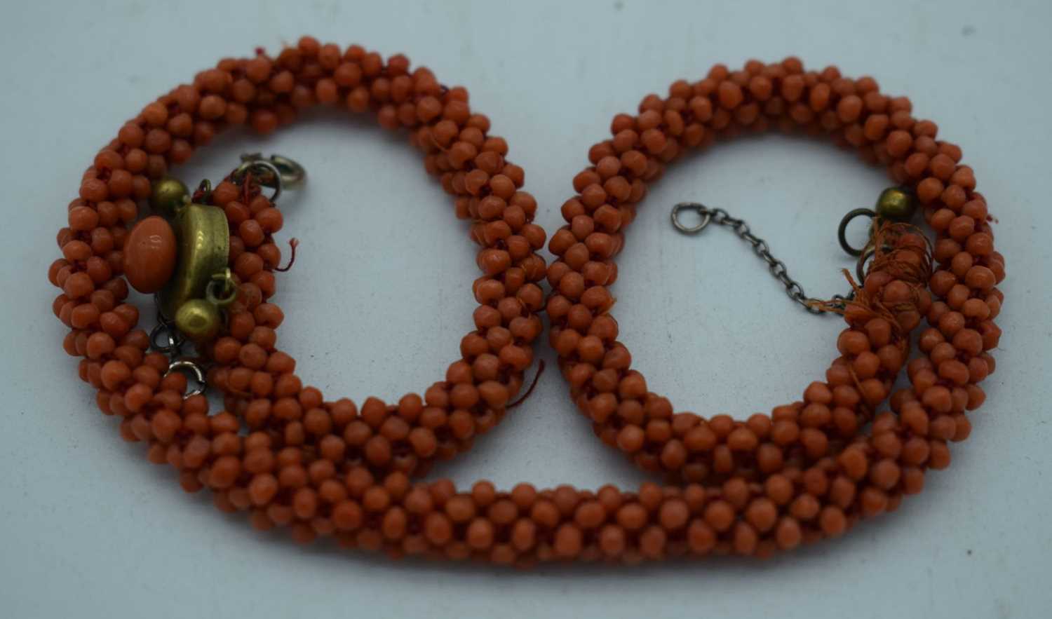 A CORAL NECKLACE. 24 grams. 41 cm long.