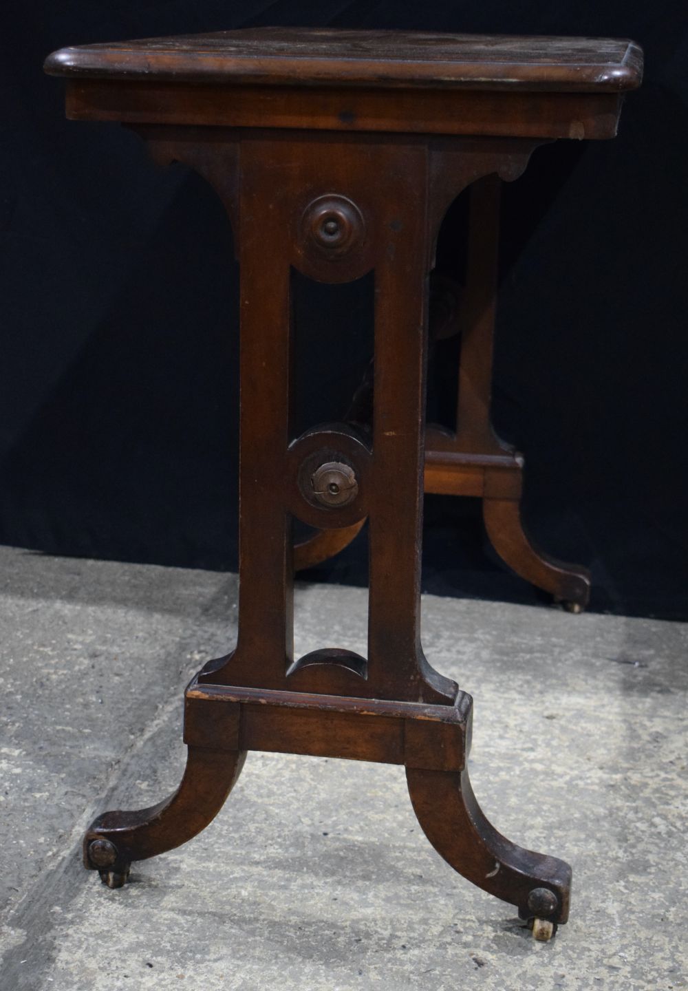 A 19th Century Mahogany side table with spreader on castors 75 x 91 x 48cm. - Image 8 of 10