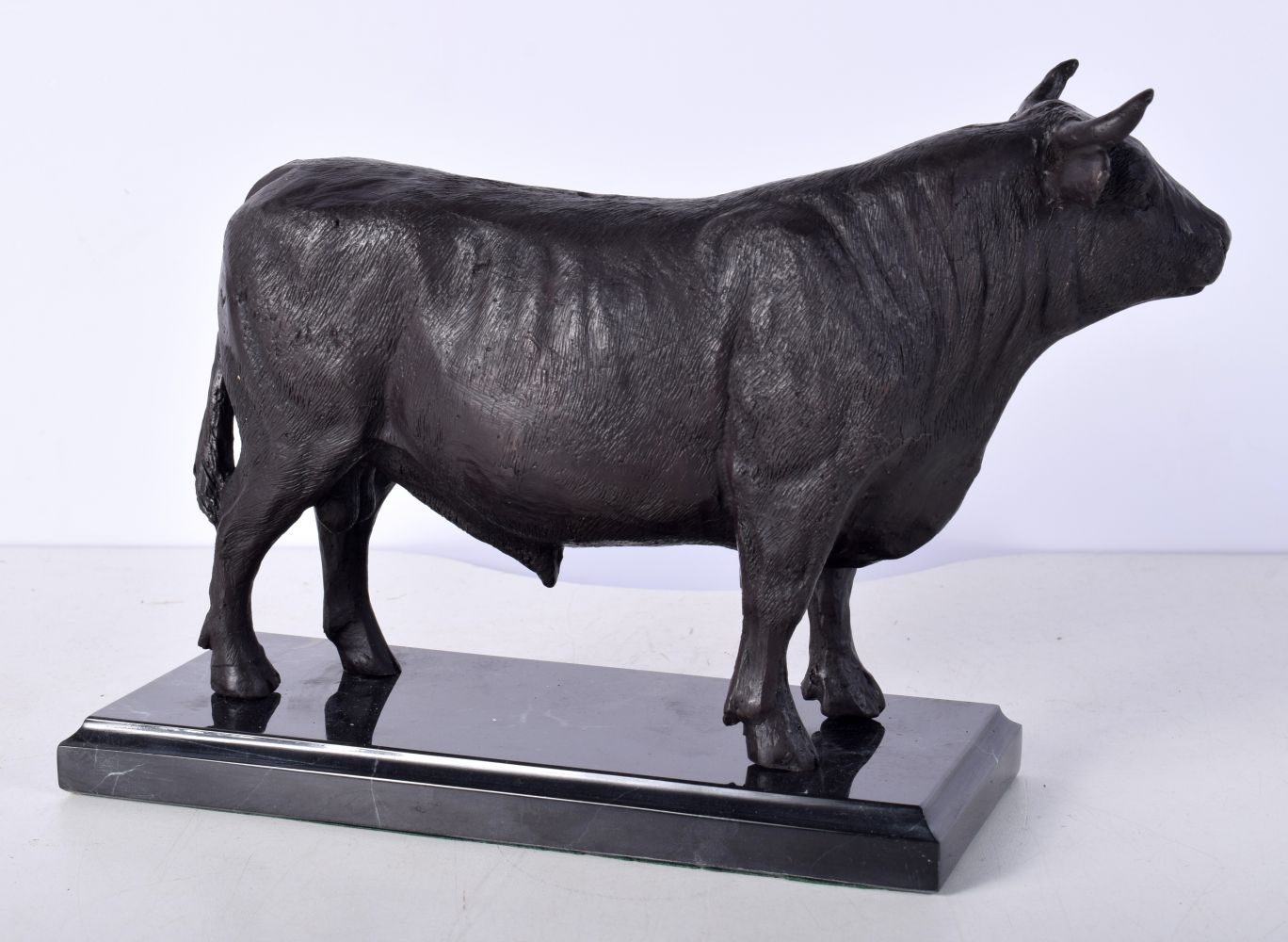 A Bronze bull mounted on a marble plinth 17 x 21 cm - Image 2 of 2