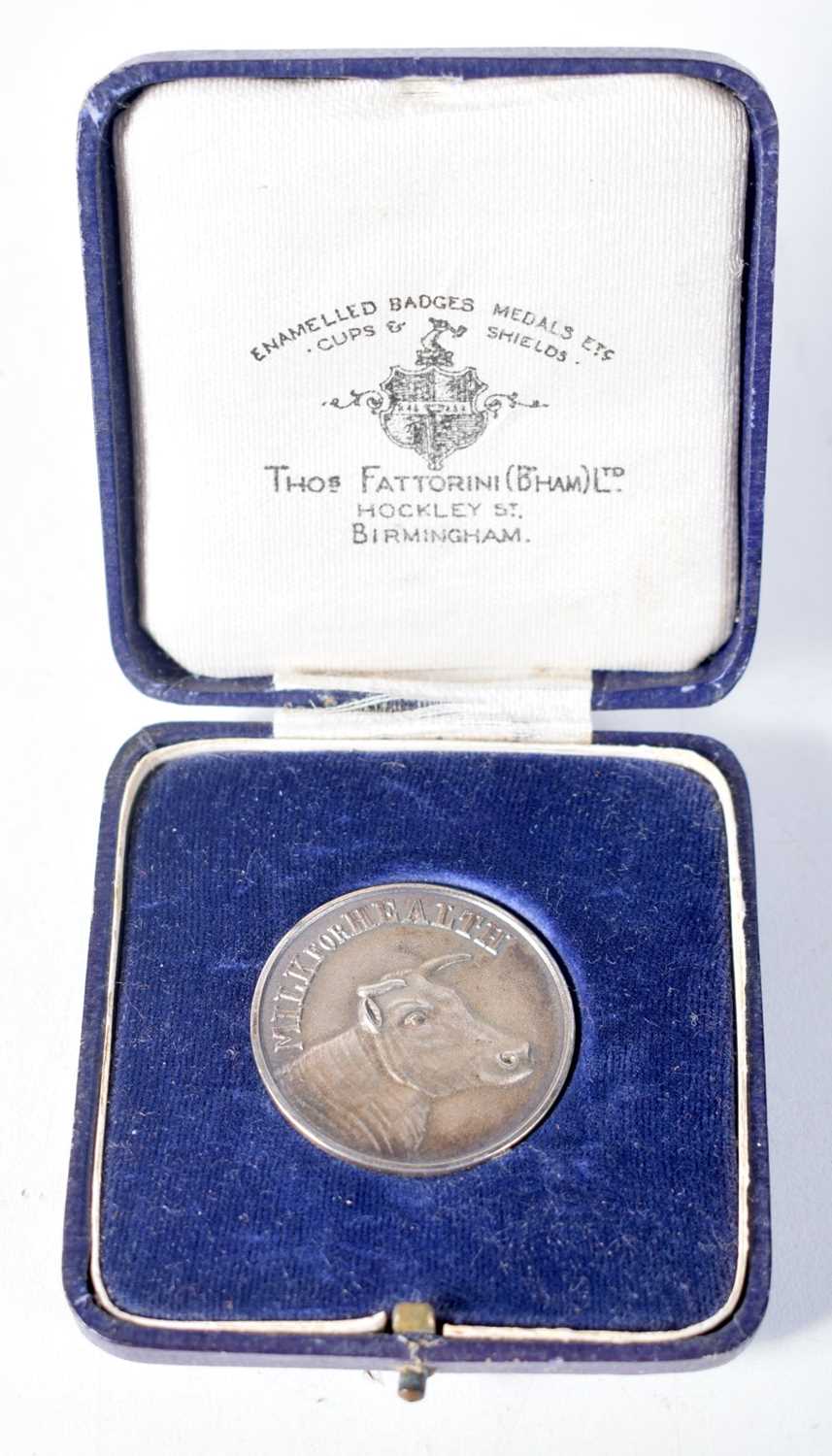 A Silver Agricultural Medal by Thomas Fattorini. Hallmarked Birmingham 1924. 3.2 cm diameter, weight