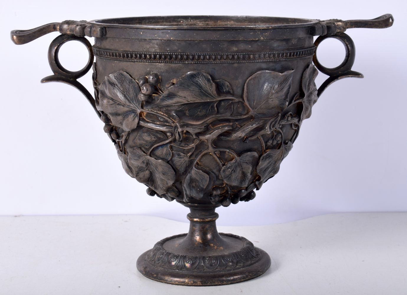 A heavy Elkington plate planter decorated with vines 21 x 32 cm. - Image 3 of 7