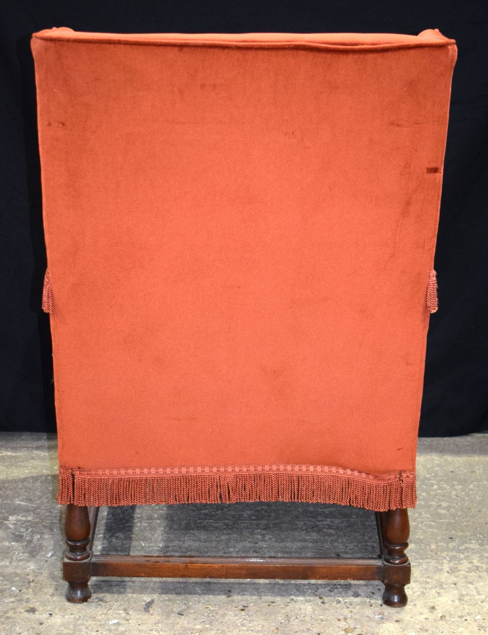 An oak framed upholstered armchair 105 x 77 x 52 cm. - Image 8 of 8