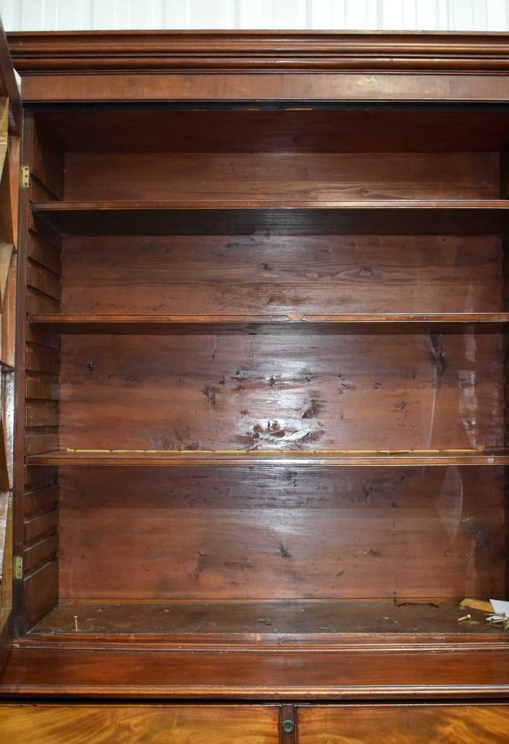 A Georgian Mahogany Secretaire glazed bookcase 230 x 115 x 55 cm. - Image 3 of 16