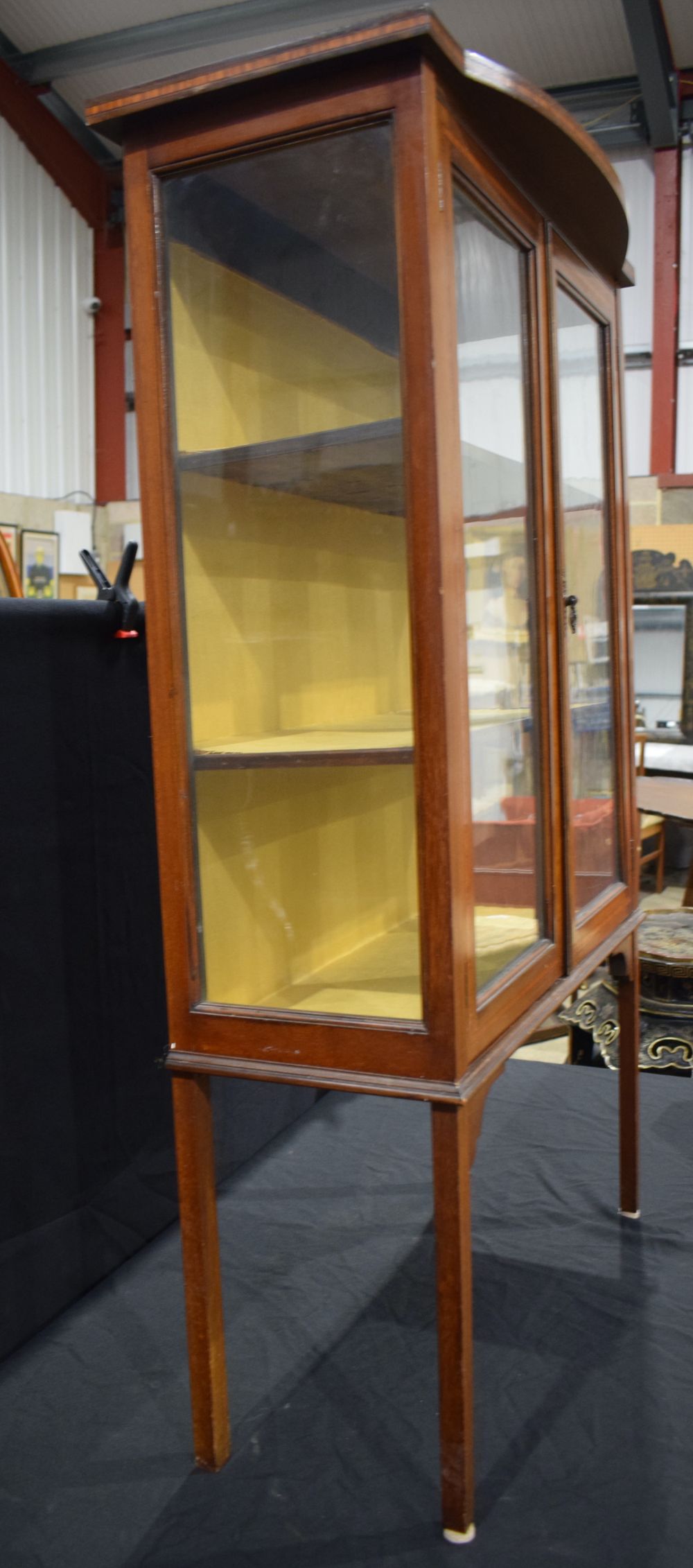 An Edwardian glass fronted inlaid display cabinet 120 x 76 x 34 cm - Image 7 of 10