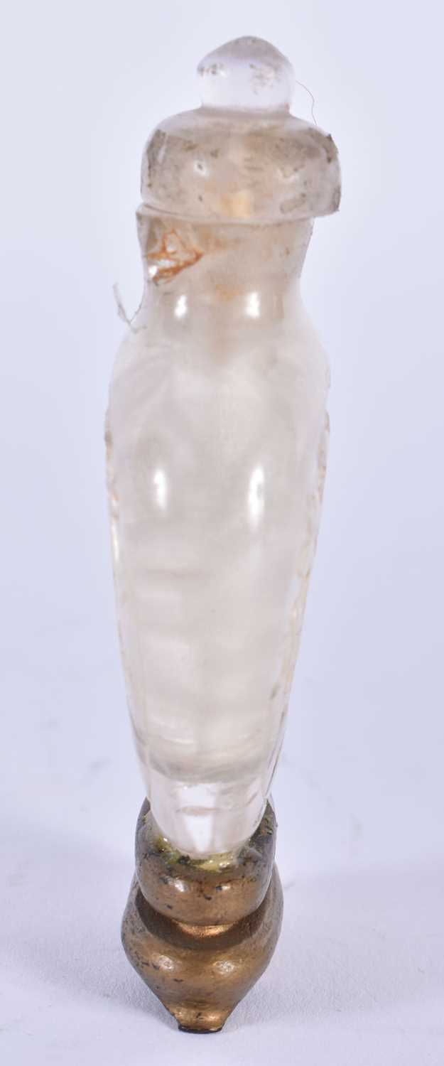 A 19TH CENTURY CHINESE CARVED ROCK CRYSTAL SNUFF BOTTLE AND STOPPER Qing. 8.5 cm x 5.5 cm. - Image 2 of 5