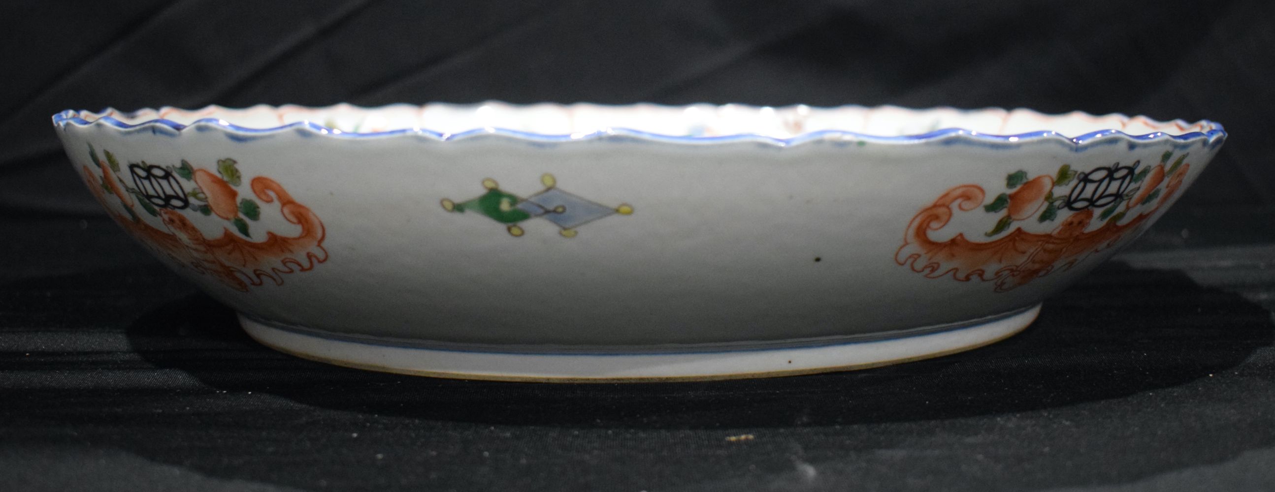 A large 20th Century porcelain Famille Verte charger decorative with figurers 7 x 41 cm. - Image 6 of 8