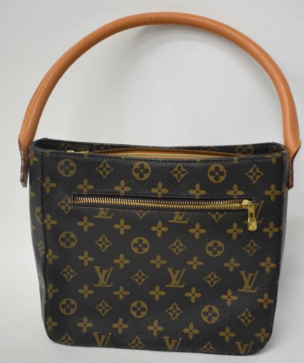 A LOUIS VUITTON HANDBAG. 40 cm x 27 cm. - Image 4 of 5