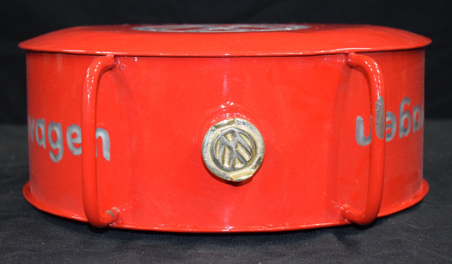A Red enamelled metal VW Volkswagen can 37 x 35 cm - Image 7 of 8