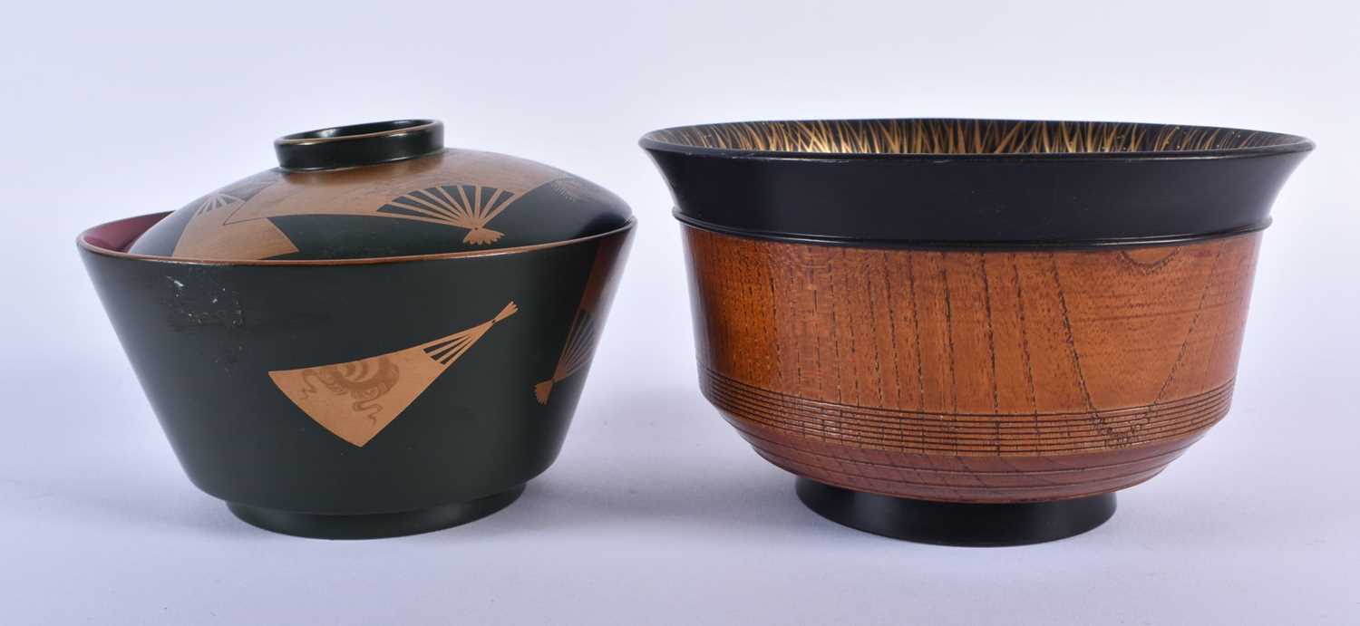 TWO FINE LATE 19TH/20TH CENTURY JAPANESE MEIJI PERIOD LACQUERED BOWLS. Largest 14 cm diameter. (2)