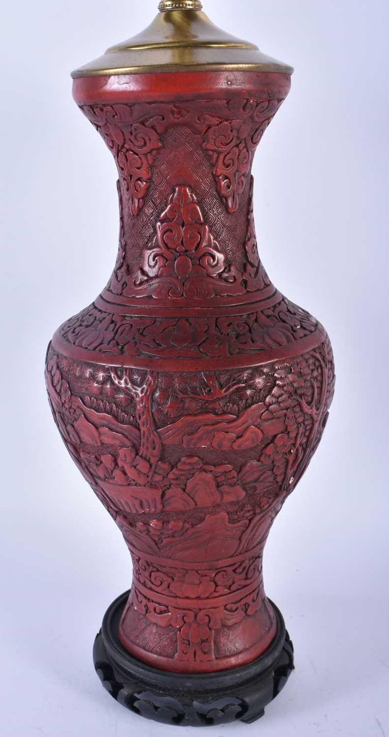 A LATE 19TH/20TH CENTURY CHINESE CARVED IMITATION CINNABAR LACQUER POTTERY LAMP Late Qing. 47 cm - Image 3 of 5