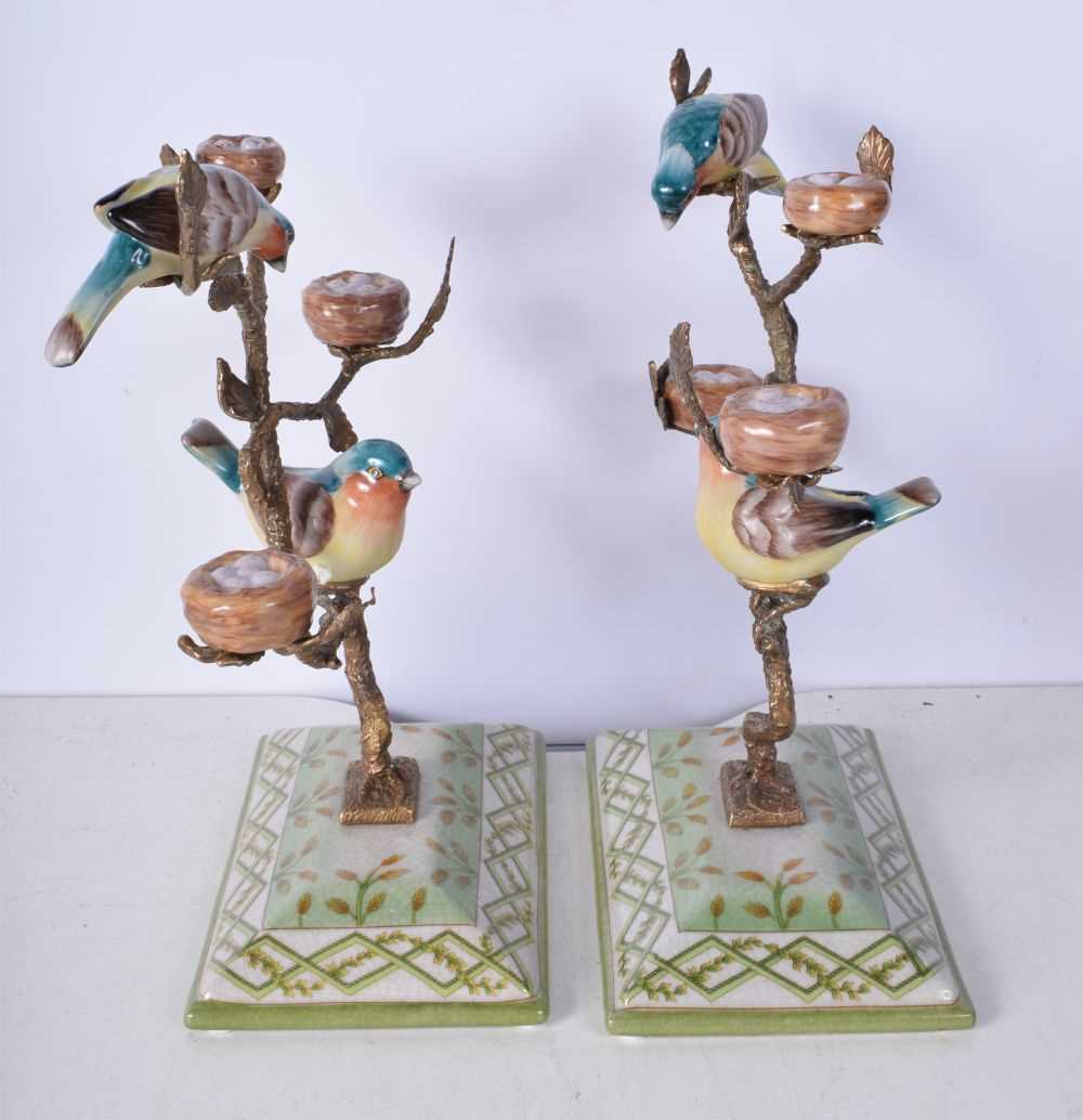 A pair of gilt metal and porcelain birds ornaments 26 x 19 cm (2). - Image 3 of 8