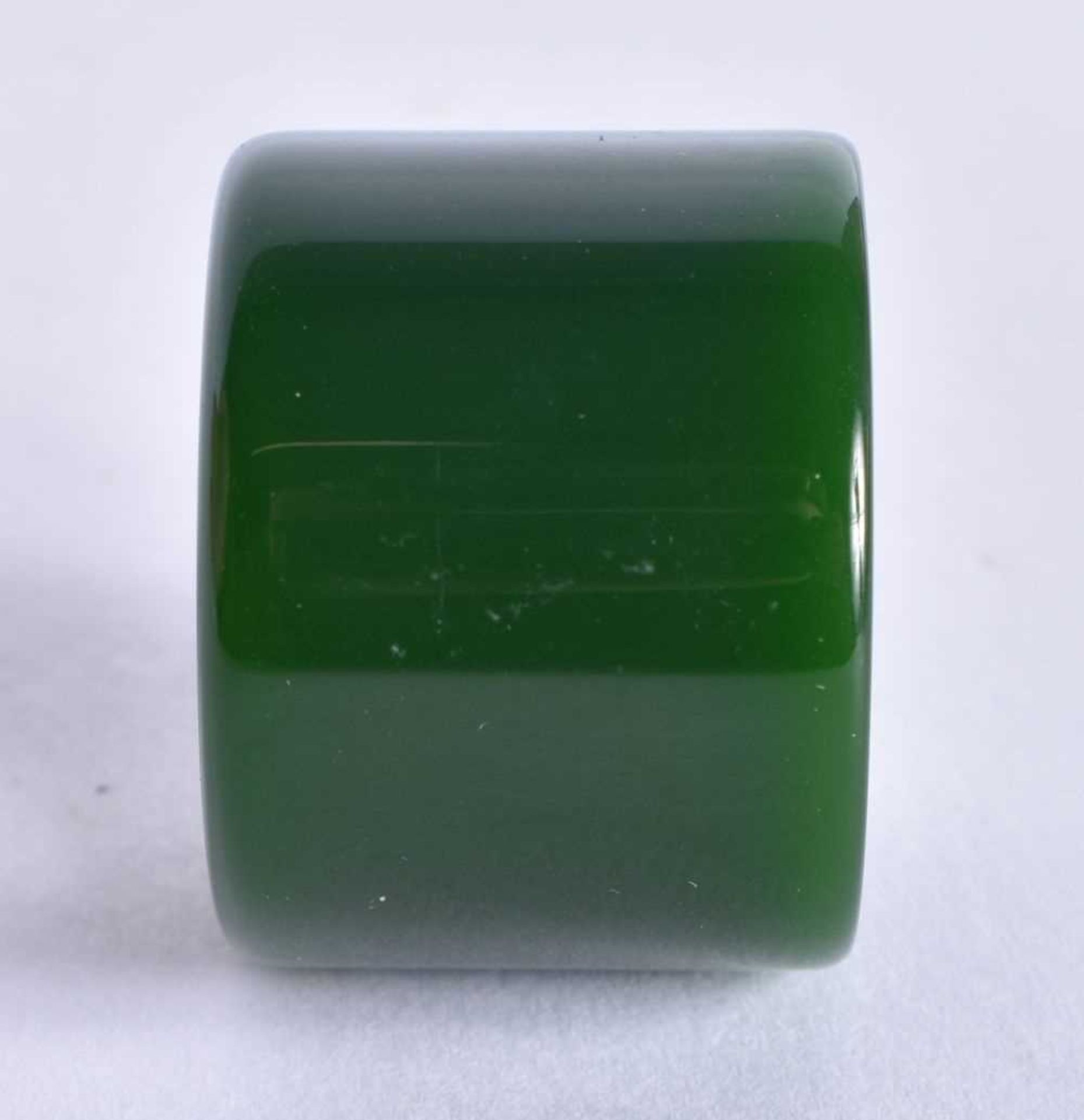 A CHINESE JADE ARCHER'S RING 20th Century. 26.7 grams. Z. - Image 3 of 3