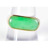 A CHINESE 14CT GOLD AND JADE RING. 4 grams. O.