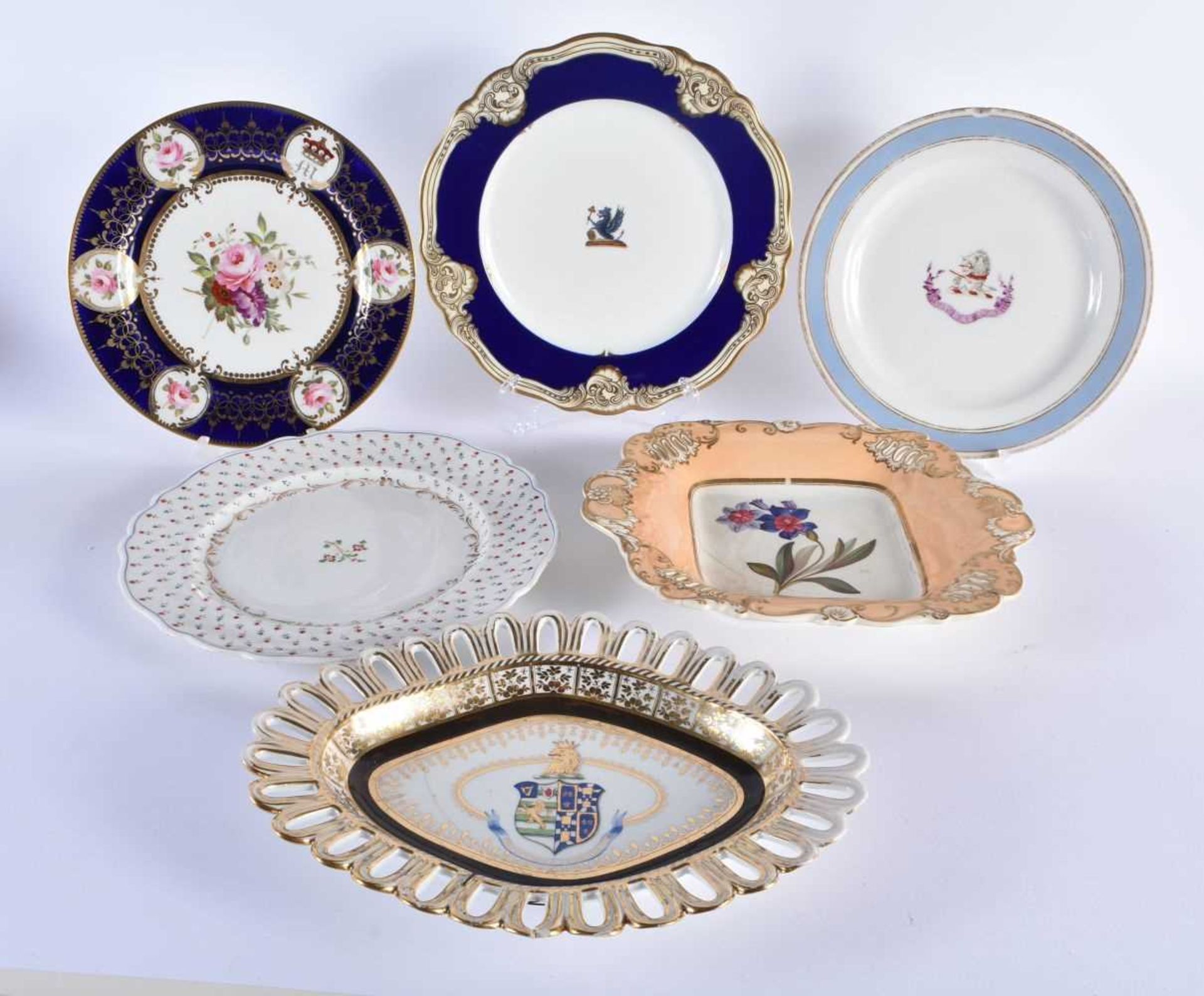 A GROUP OF LATE 18TH/19TH CENTURY CHAMBERLAINS & OTHER WORCESTER WARES including a reticulated