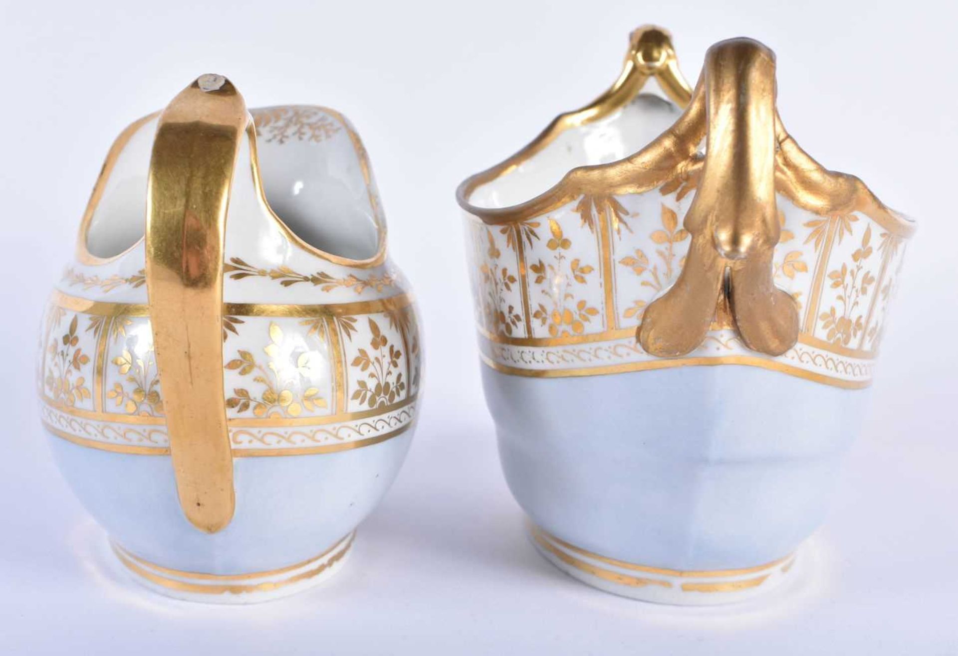 A LATE 18TH CENTURY GROUP OF BARR FLIGHT AND BARR PORCELAIN WARES painted with armorials on a - Image 9 of 31