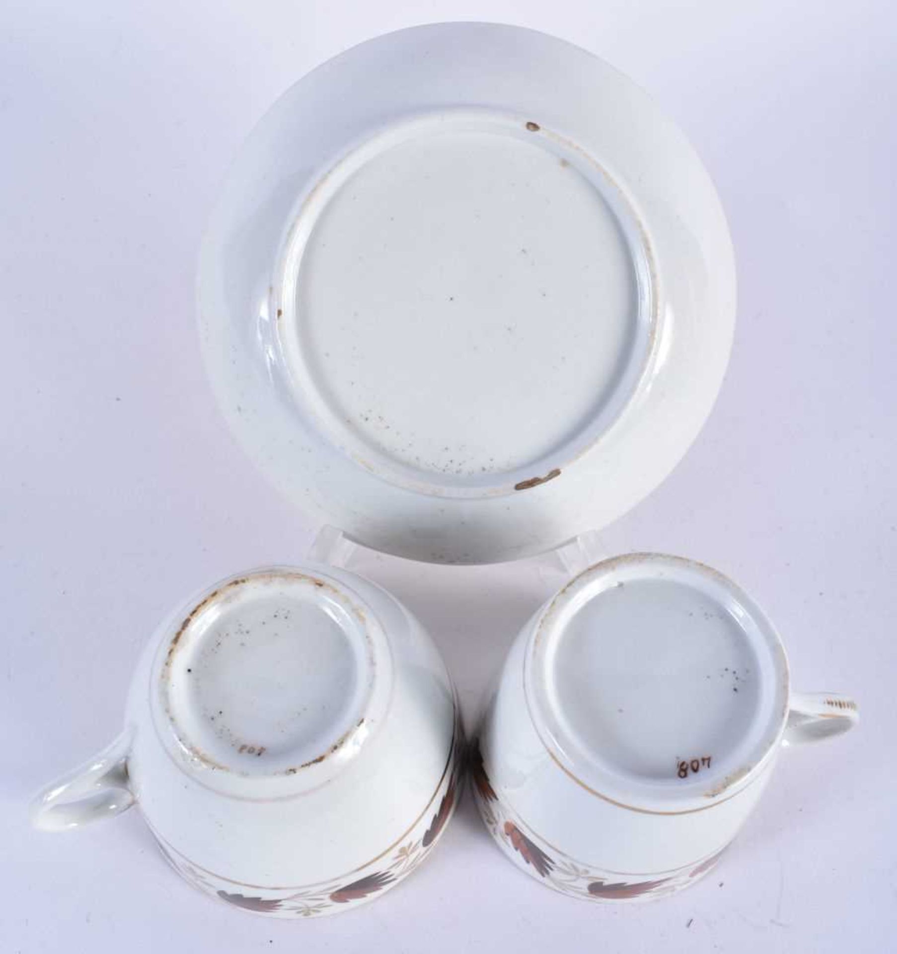 A GROUP OF LATE 18TH/19TH CENTURY CHAMBERLAINS WORCESTER TEAPOTS together with similar porcelain. - Image 3 of 11