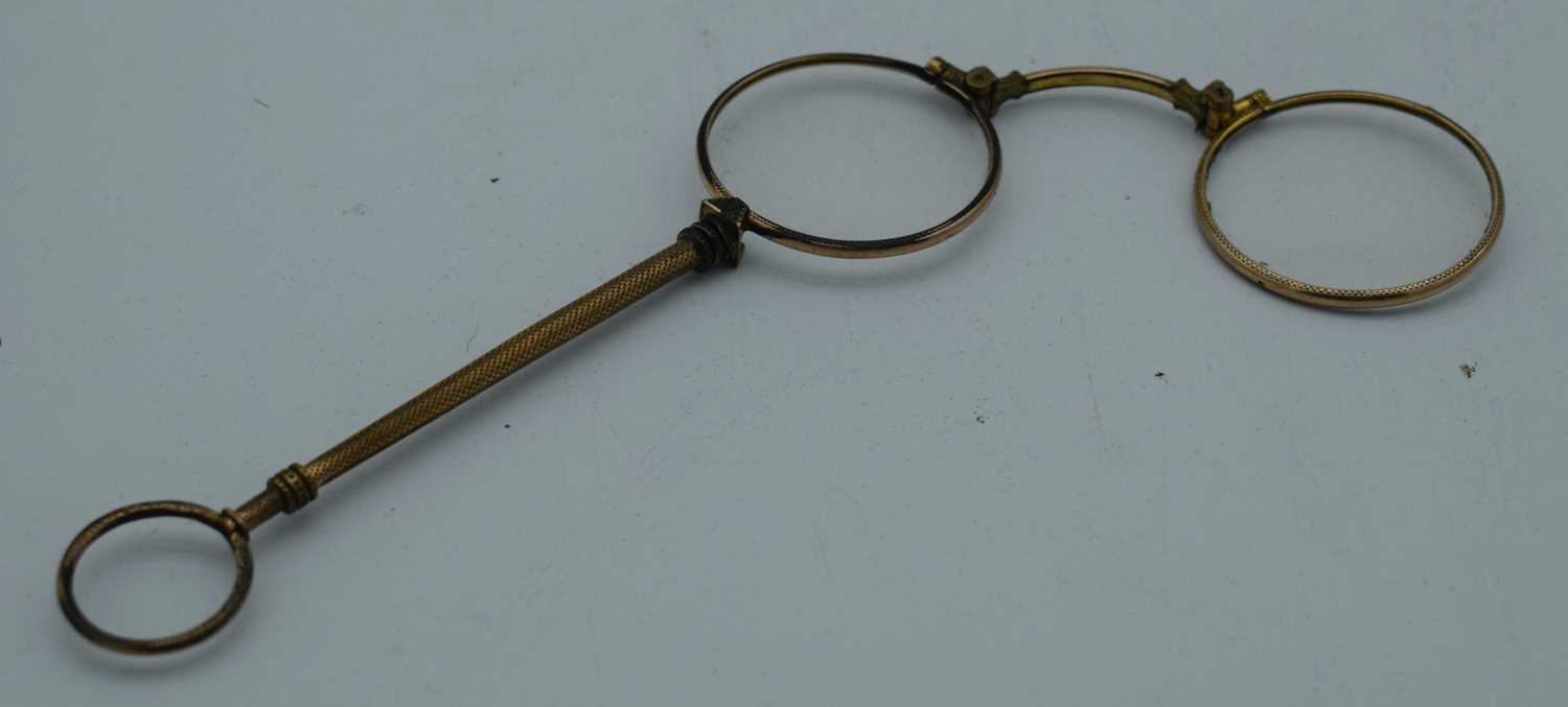 A PAIR OF ANTIQUE YELLOW METAL LORGNETTES. 24 grams. 14 cm x 10.5 cm extended. - Image 2 of 2