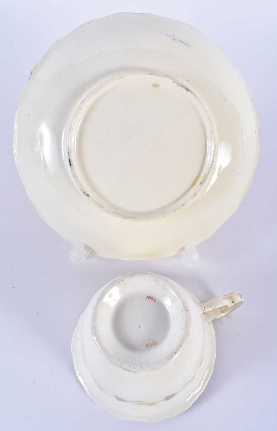 AN EARLY 19TH CENTURY CHAMBERLAINS WORCESTER CUP AND SAUCER together with a similar Chamberlains - Image 9 of 12