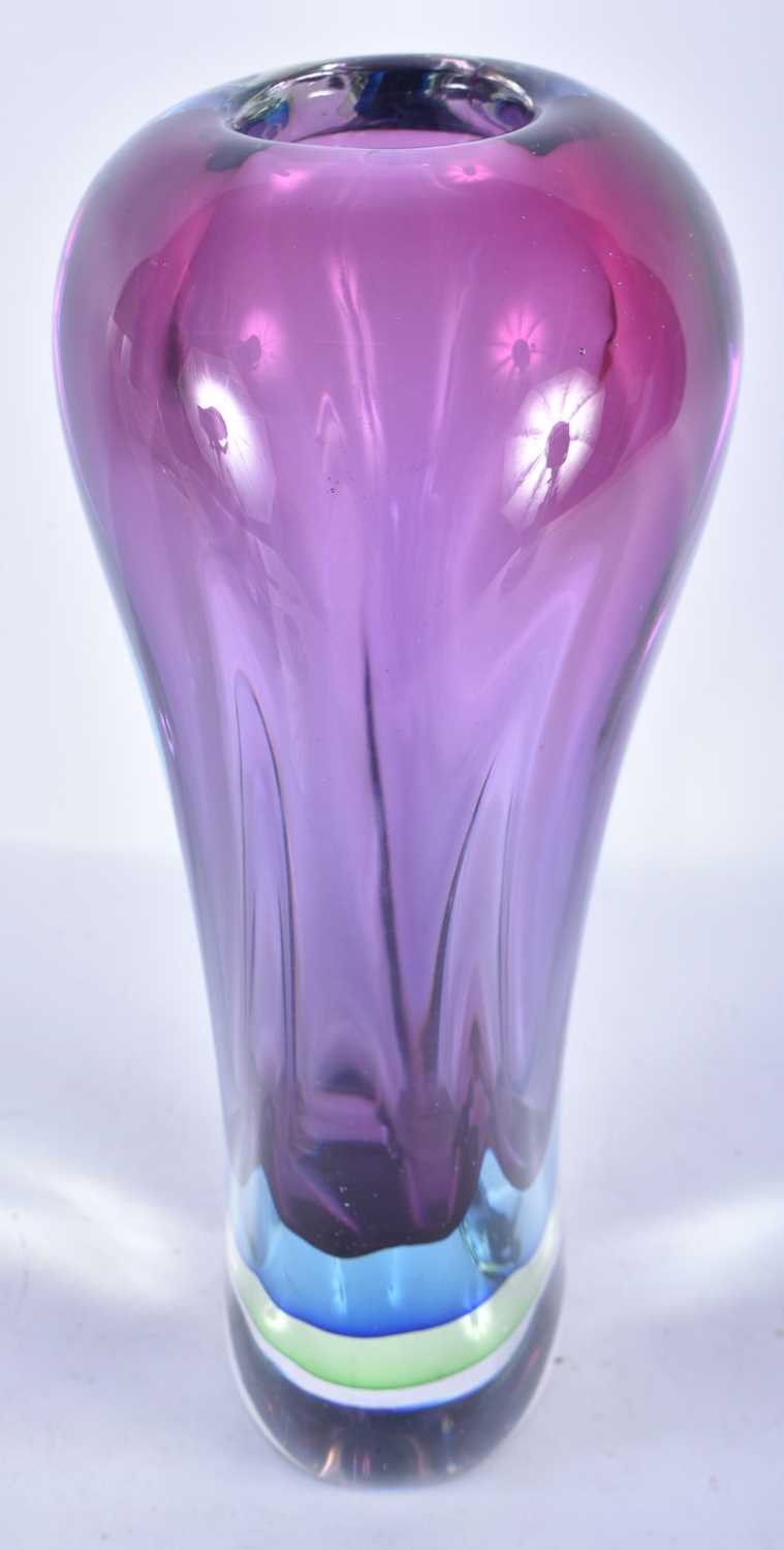 A LARGE FOUR GLASS GLASS VASE by Lawson. 30cm x 12 cm. - Image 6 of 9