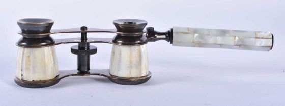 A PAIR OF MOTHER OF PEARL OPERA GLASSES. 18cm wide extended.