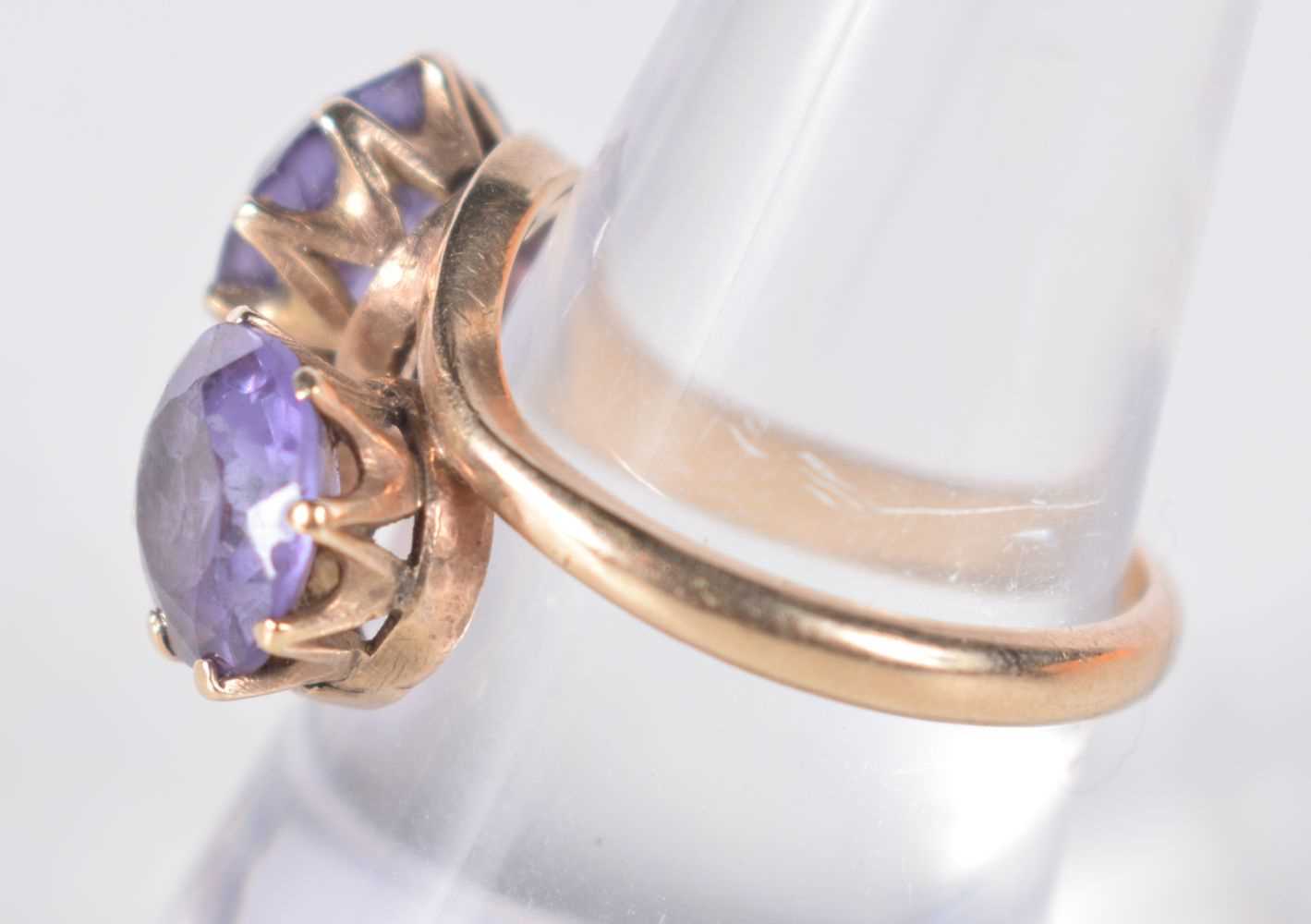 An Antique Gold Crossover Ring set with Two Amethyst. Size N, weight 4.6g - Image 2 of 3