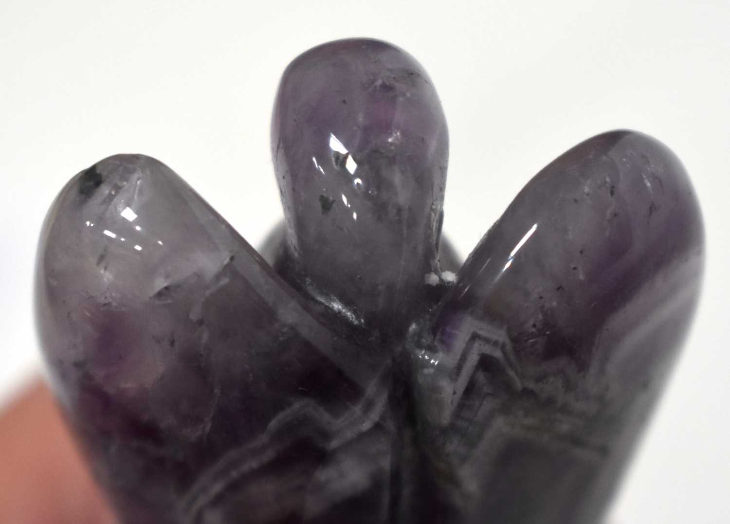 A CARVED AMETHYST STONE ANGEL. 95 grams. 7.5 cm x 4.25cm. - Image 15 of 17
