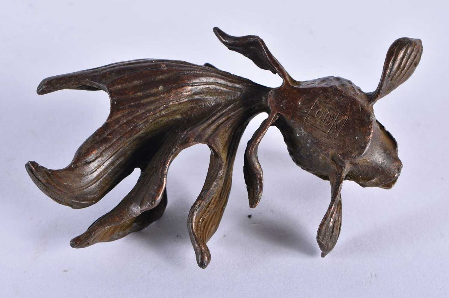 A JAPANESE BRONZE GOLDFISH OKIMONO.110.7 grams. 8 cm x 5.5 cm. - Image 3 of 3