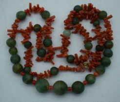 A CORAL AND JADE NECKLACE. 59 grams. 68 cm long.