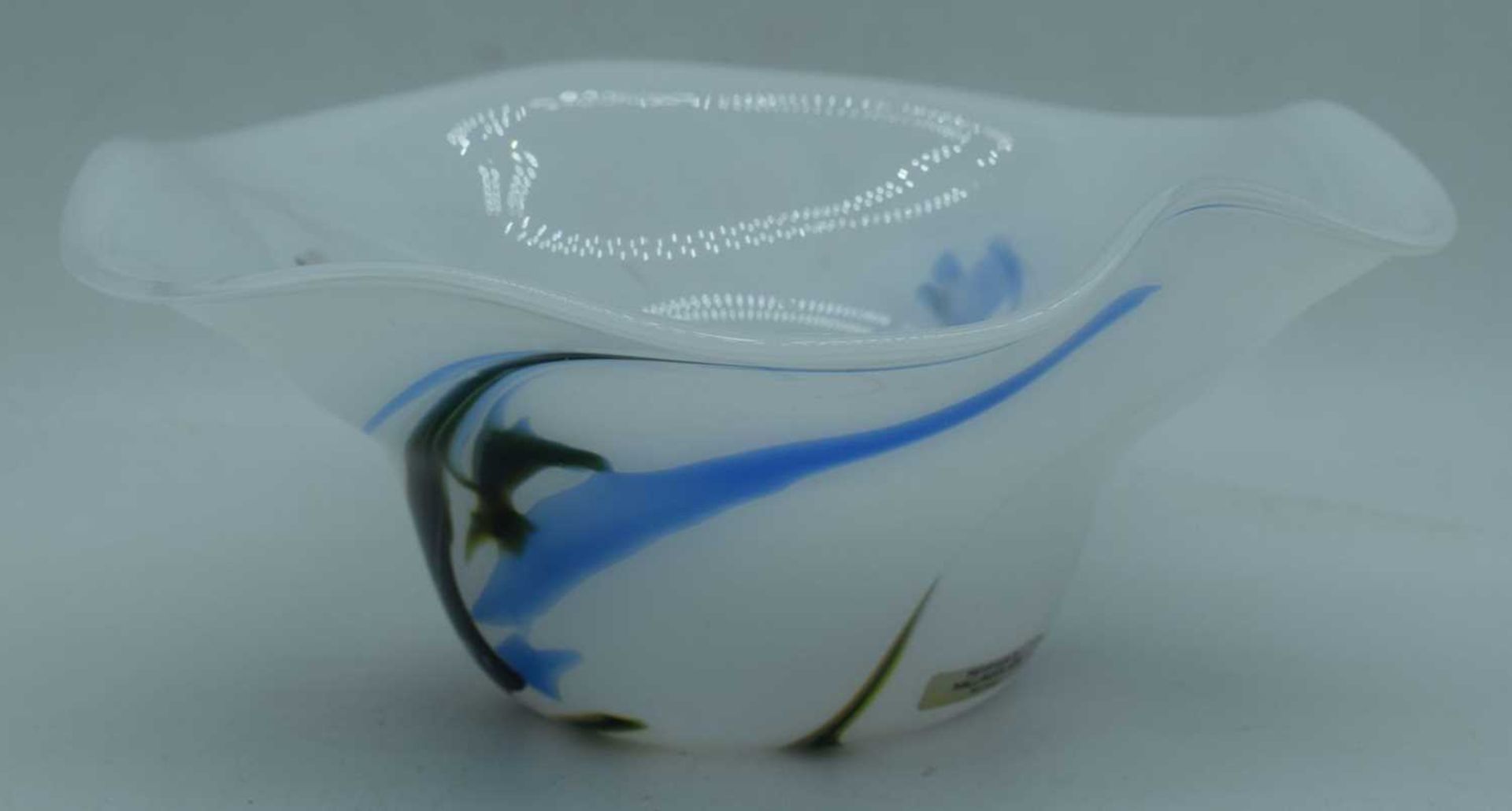 A Norwegian glass bowl by Hallingglass signed to the base 9 x 25cm - Image 3 of 10