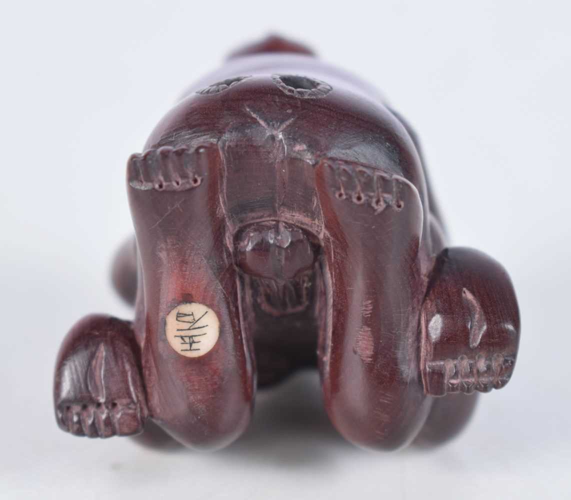 A Carved Hardwood Erotic Netsuke. 4.7cm x 4.1cm x 3.7cm, weight 27g - Image 4 of 4