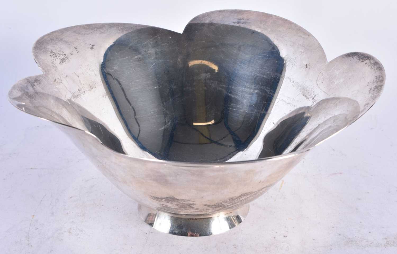 A TIFFANY & CO SILVER FLOWER BOWL. 525 grams. 24 cm x 10 cm.