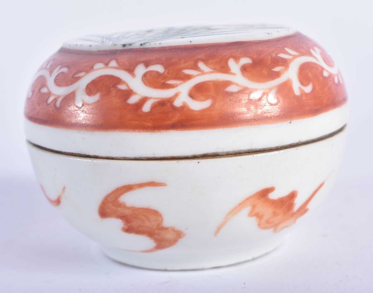 A 19TH CENTURY CHINESE PORCELAIN BOX AND COVER Qing, painted with floral sprays and bats. 5.5 cm