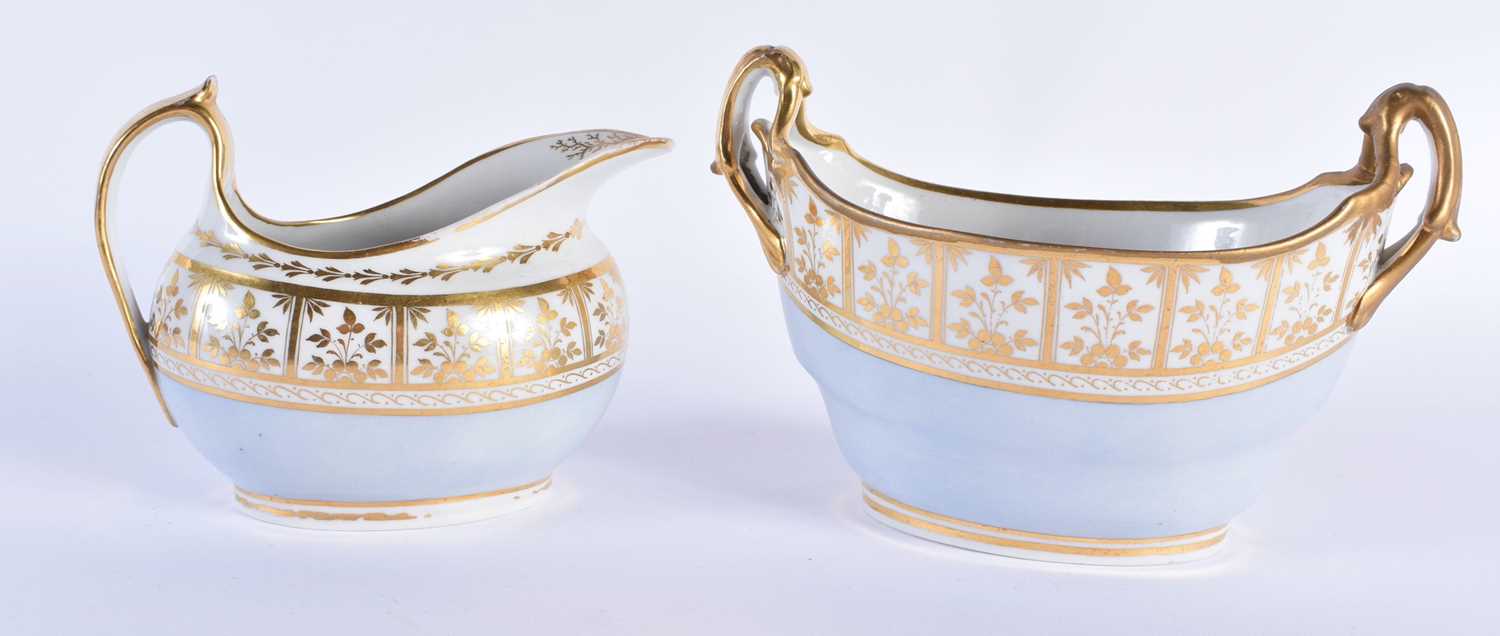 A LATE 18TH CENTURY GROUP OF BARR FLIGHT AND BARR PORCELAIN WARES painted with armorials on a - Image 8 of 31