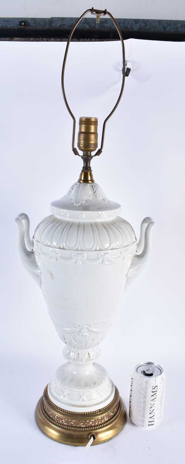 A LARGE CONTINENTAL TWIN HANDLED WHITE PORCELAIN VASE LAMP. 68 cm high.