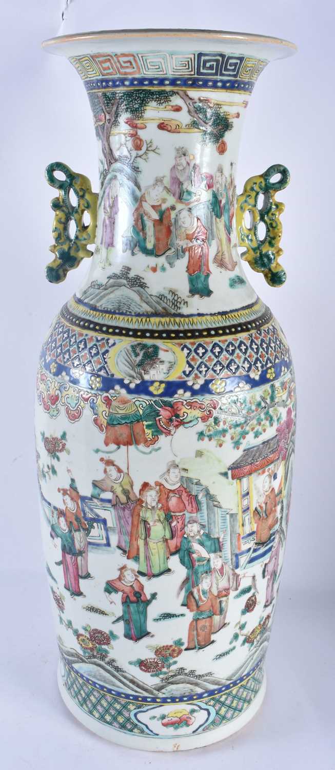 A LARGE 19TH CENTURY CHINESE CANTON FAMILLE ROSE TWIN HANDLED VASE Qing. 57 cm high. - Image 5 of 32