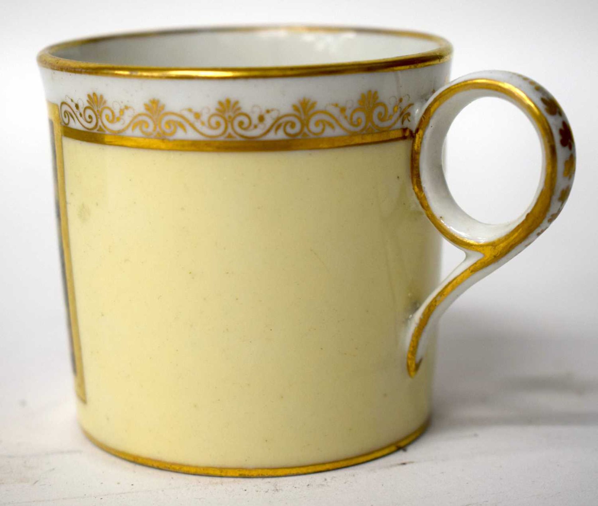 AN EARLY 19TH CENTURY CHAMBERLAINS WORCESTER CHAMBERSTICK together with two similar cups. Largest - Image 8 of 21