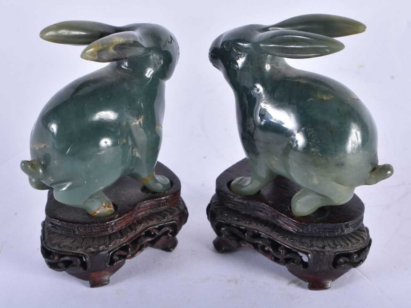 A PAIR OF EARLY 20TH CENTURY CHINESE JADE FIGURES OF RABBITS Late Qing/Republic. 9 cm x 5 cm. - Image 3 of 3