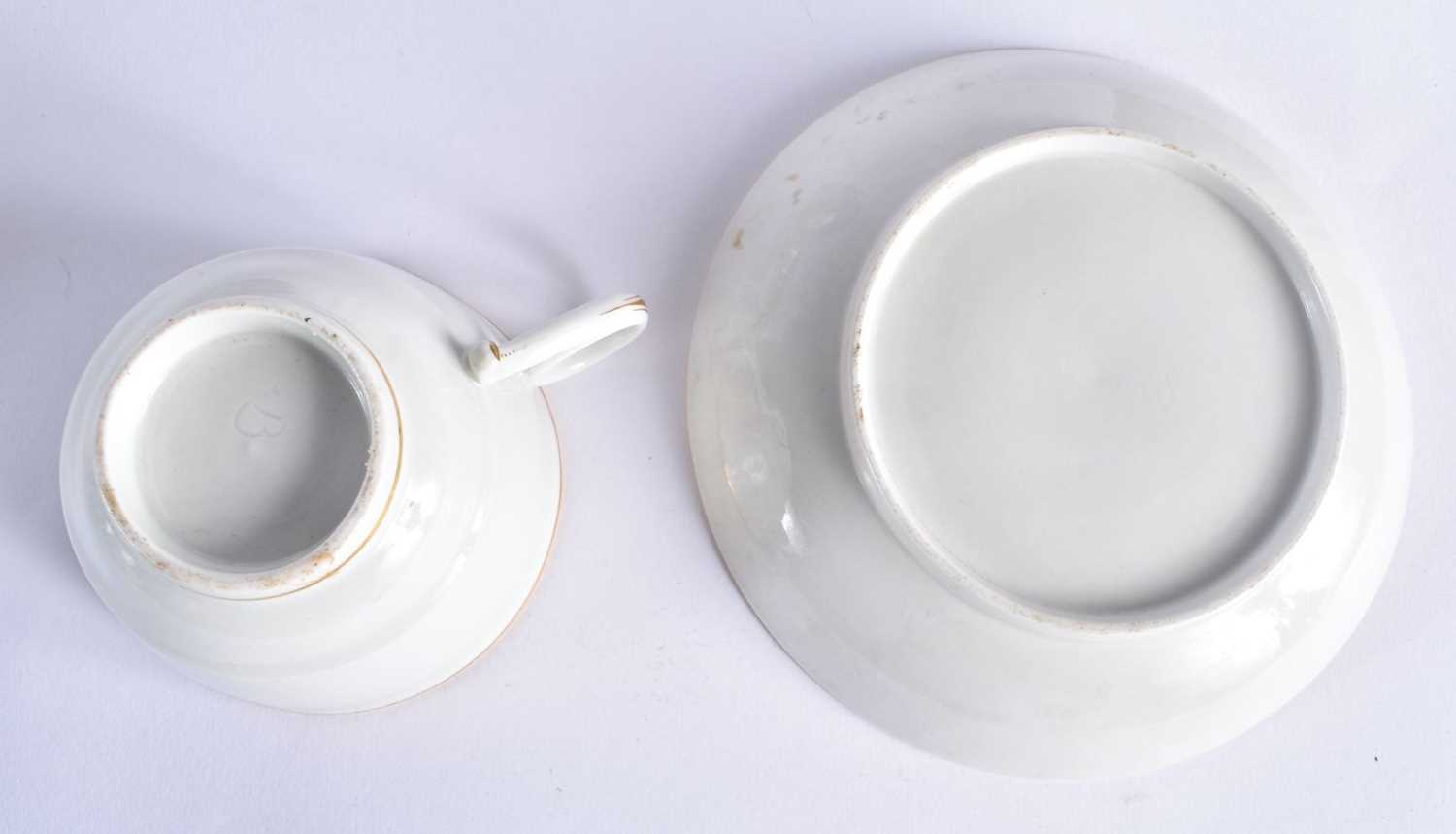 Flight Barr tea service for eight, cups, saucers, two bread and butter saucer-dishes, slop bowl, - Image 3 of 10