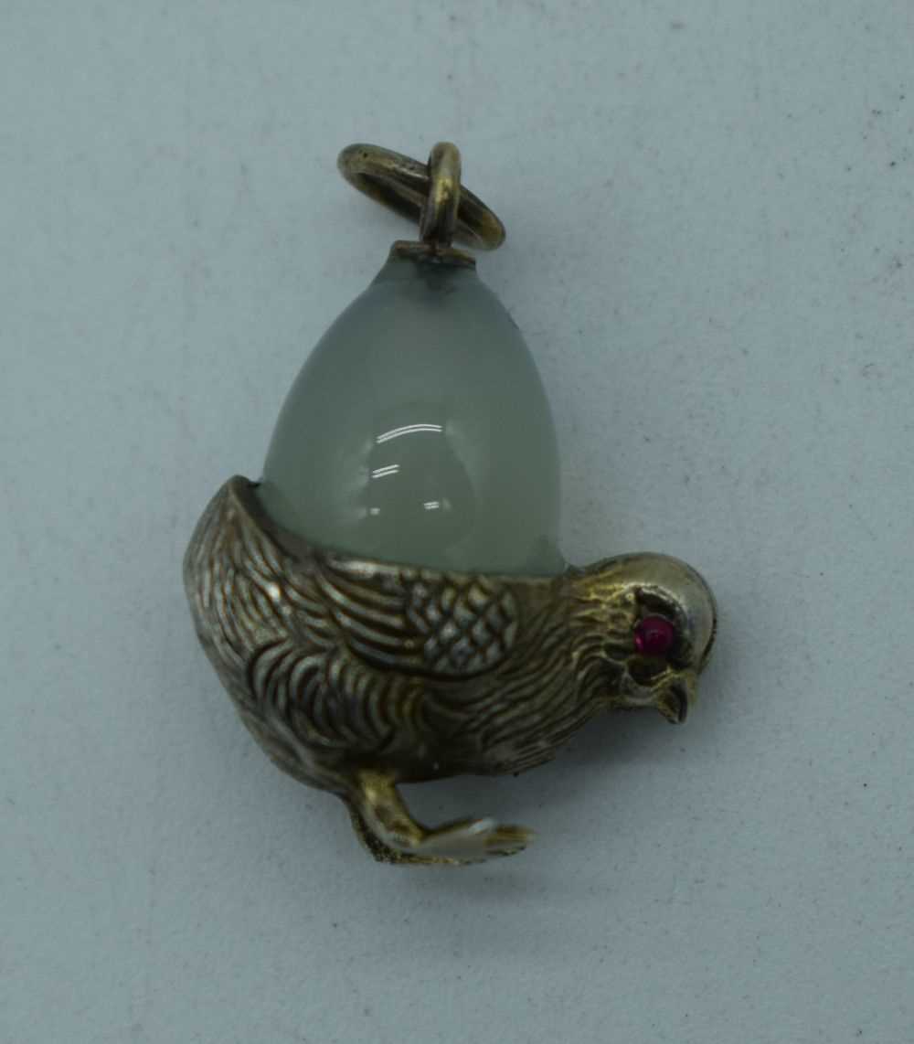 A SILVER AND JADE CHICK PENDANT. 6 grams. 3 cm x 2 cm. - Image 2 of 3