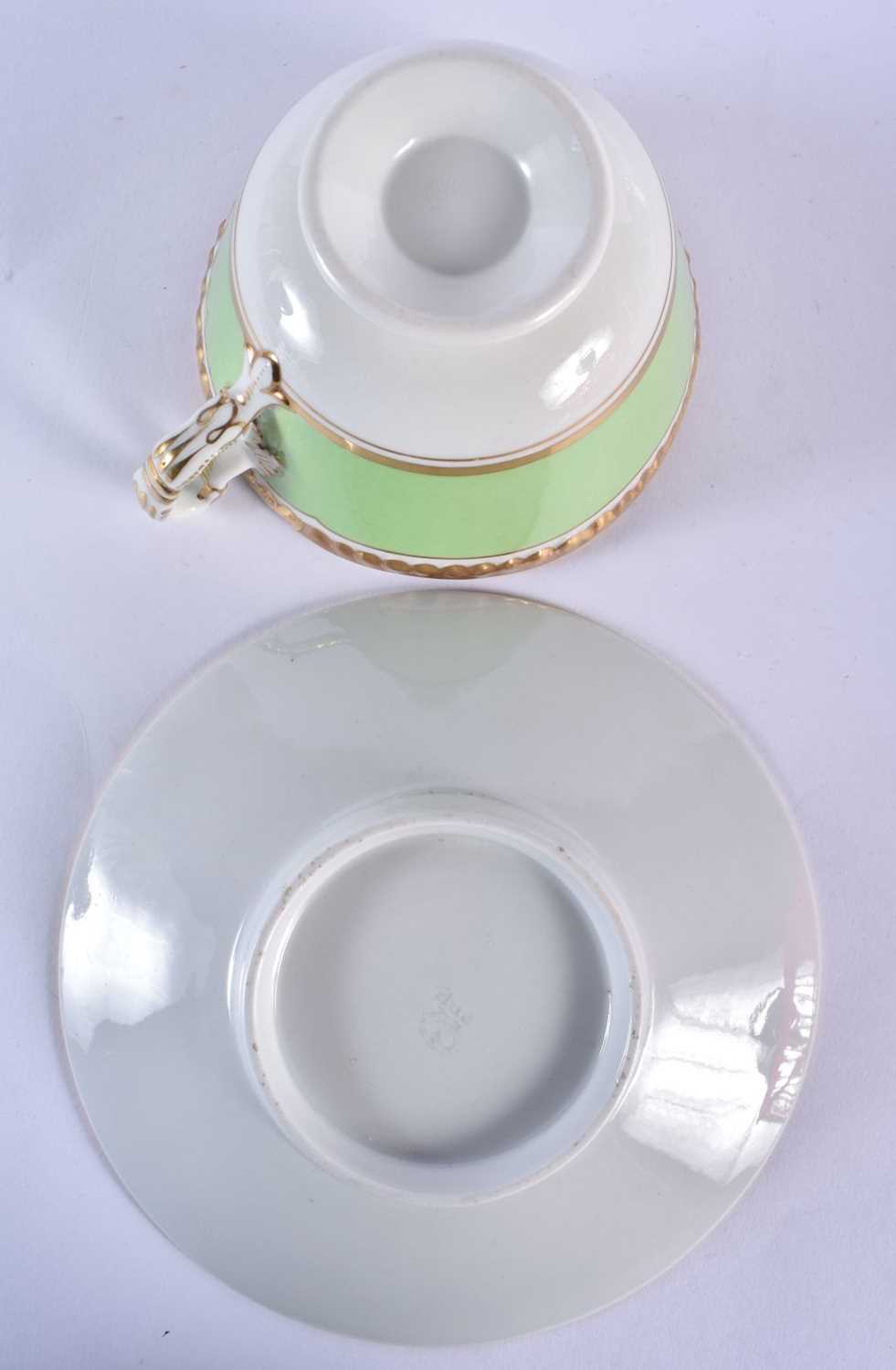 Early 19th century Flight Barr and Barr cups and saucers, one in light green, one In medium green - Image 6 of 8